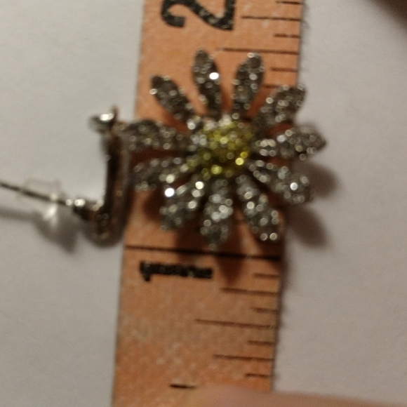 Beautiful Daisy Dangle Drop Earrings Bling Silver-tone Yellow Rhinestone Flower - Picture 12 of 12